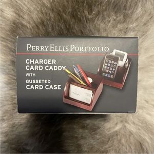 NEW Perry Ellis Charger Card Caddy with Genuine Leather Gusseted Card Case